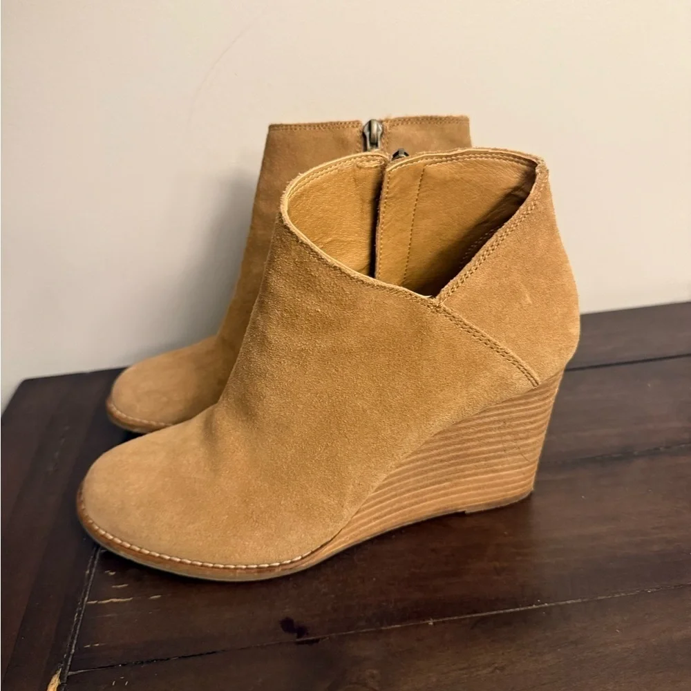Lucky Brand Tan Yakeena Wedge Booties